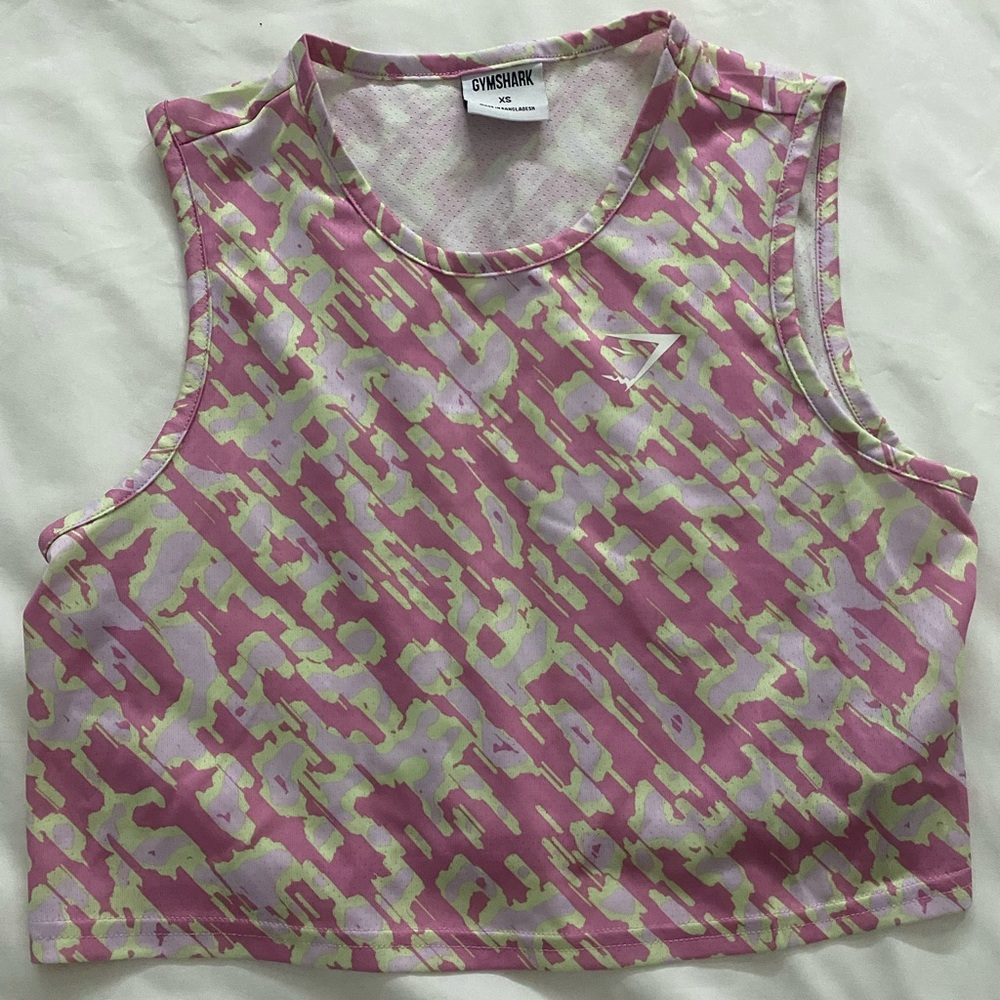 super cute athletic crop top!